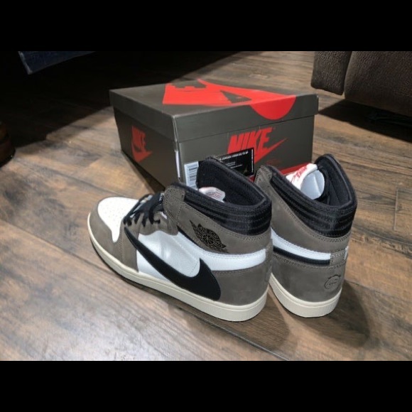 Air Jordan 1 HIGH “TRAVIS SCOTT” - Picture 4 of 6